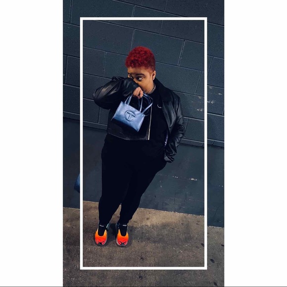 Meet Your Posher 💙☺️ - Picture 4 of 7